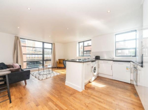 Bright & Modern 2-Bed Apartment in Vibrant East London
